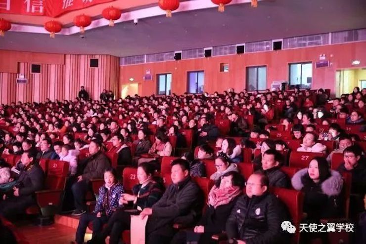 【报道】宿州市首届国际钢琴大师音乐会暨QG刮刮乐艺术家宋思衡多媒体音乐会圆满成功。诤悠担